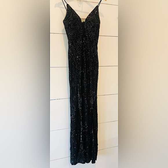 Auqa Brand. Size 4 Gorgeous black sequin gown! - Picture 1 of 6